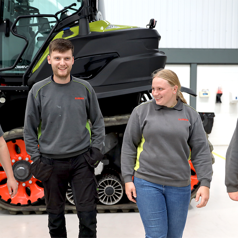 apprenticeships-benefits-image Group of apprentices