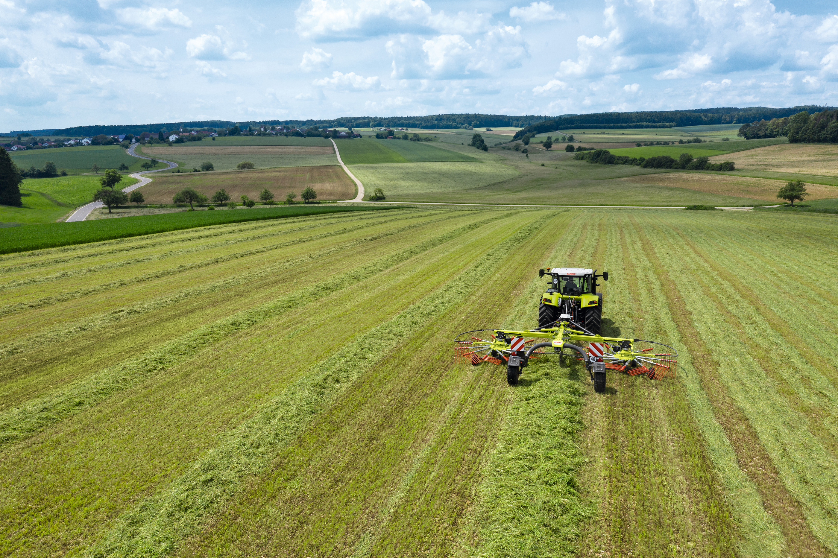LINER dual-rotor swathers with central swathing
