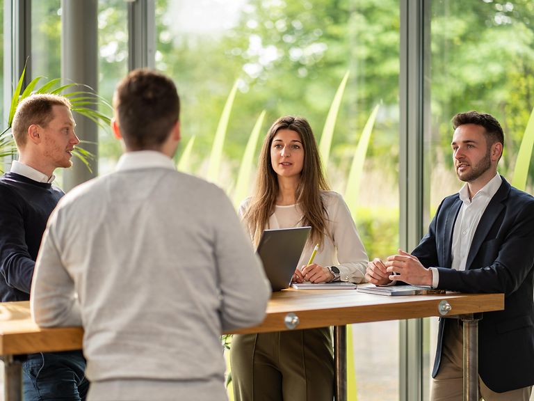 working-areas-image-hr Kollégák a párbeszédben