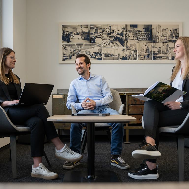 direct-entry-contact-image Kolleg:innen im Gespräch