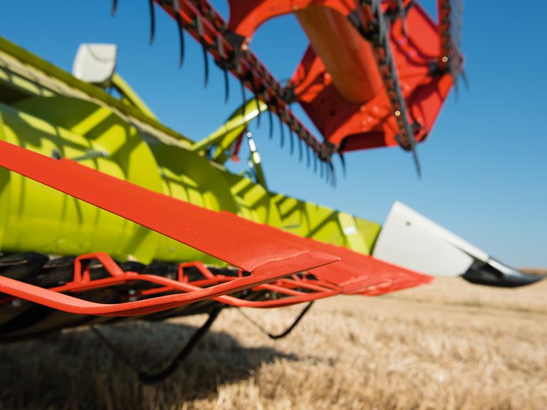 249421_27 Detailbild MAXFLEX mit angebauten Ährenhebern.