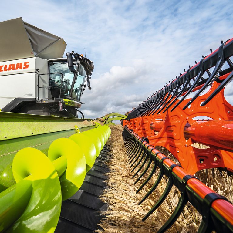 467550_27 Close-up of the right-hand side, CONVIO header during barley harvesting.