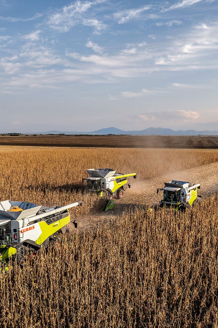 クラース　コンバイン　確認用 CLAASのコンバインハーベスターカッターバー 多様な収穫作業に対応し