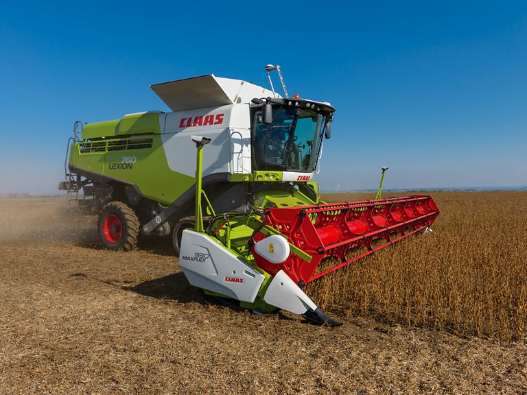 263072_27 Detailní záběr na MAXFLEX 930 při sklizni sójových bobů.